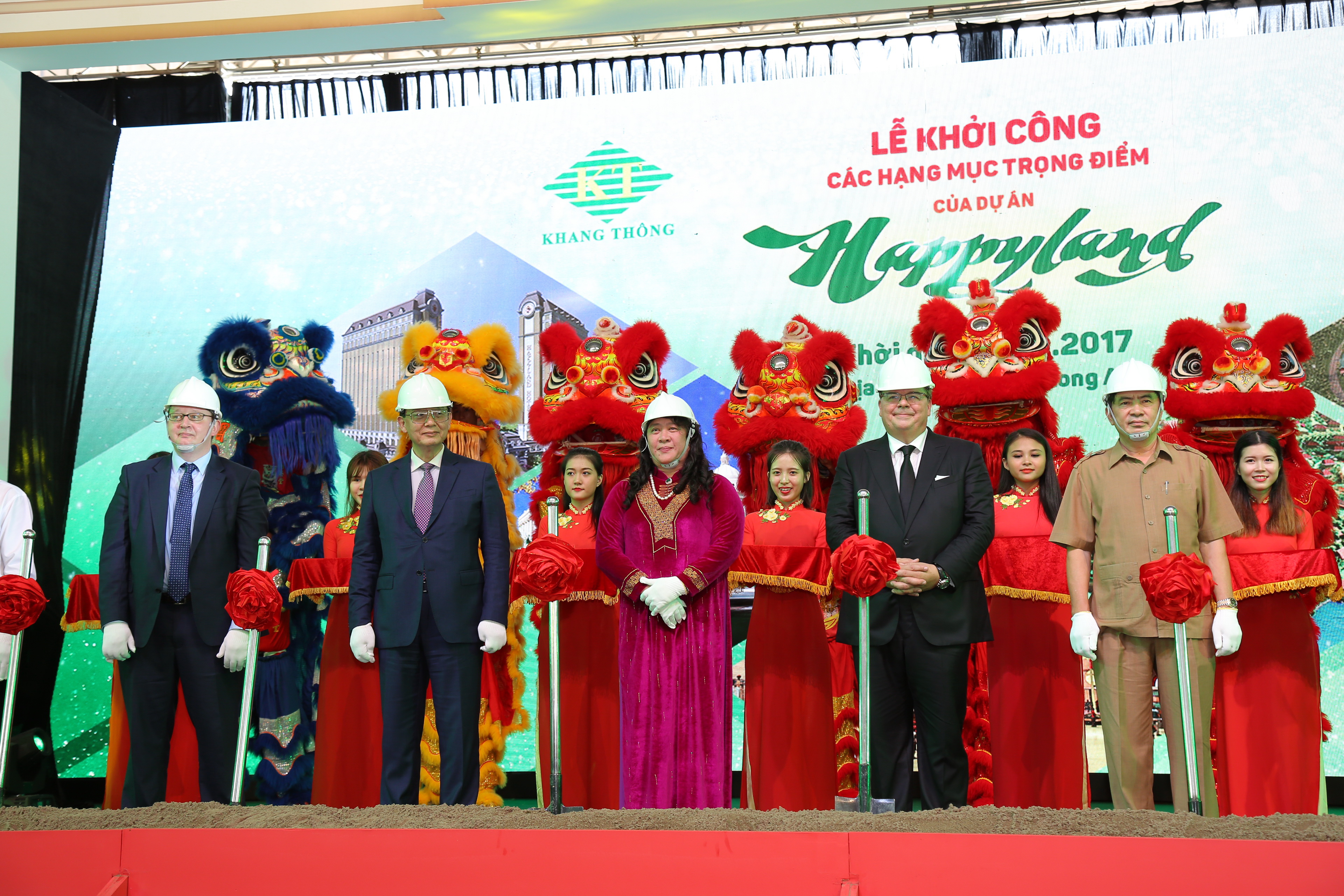 Bà Phan Thị Phương Thảo - Chủ tịch HĐQT Tập đoàn Khang Thông tại buổi lễ